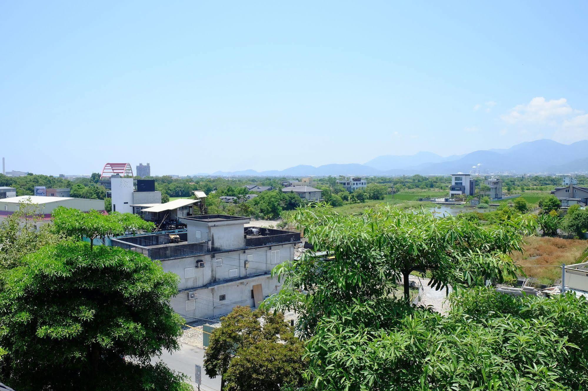 Loving Riverside Apartamento Yilan Exterior foto