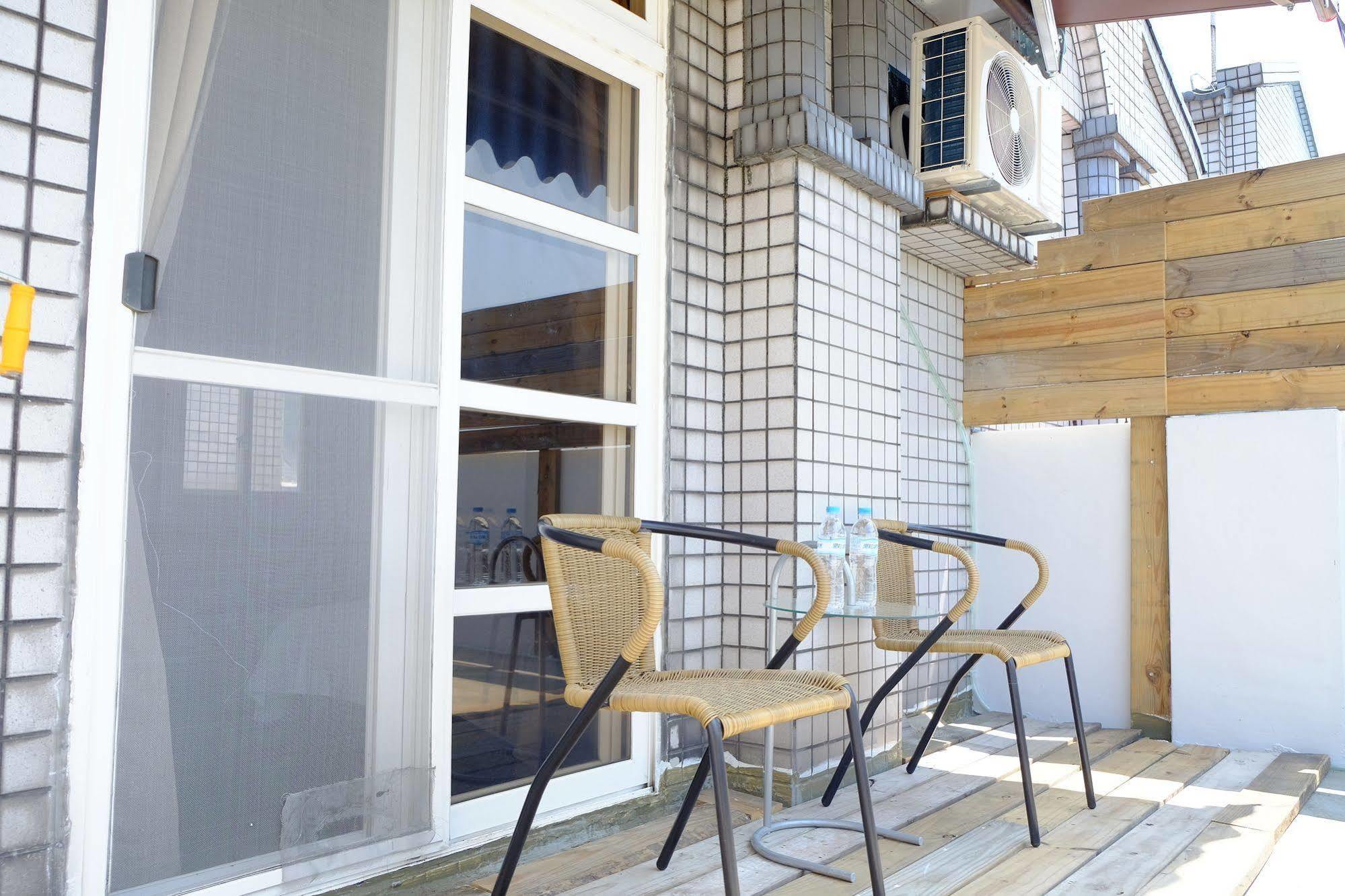 Loving Riverside Apartamento Yilan Exterior foto